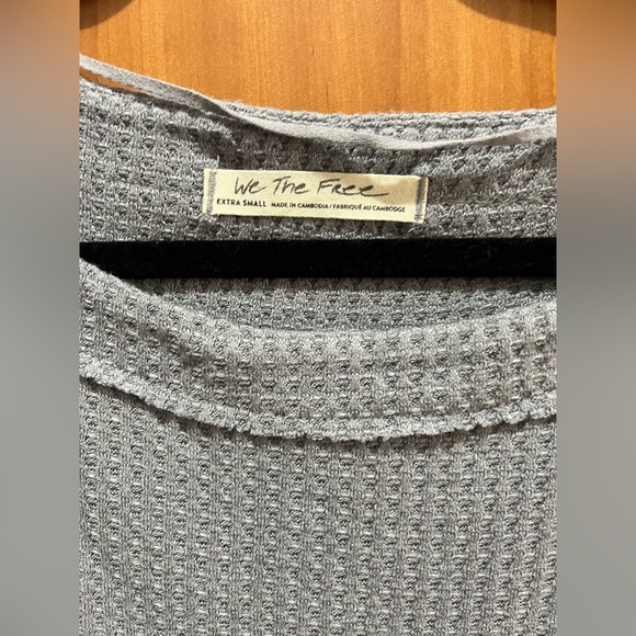 Women’s Free People gray/ light blue wide neck loose tunic top size extra small! - Picture 3 of 7